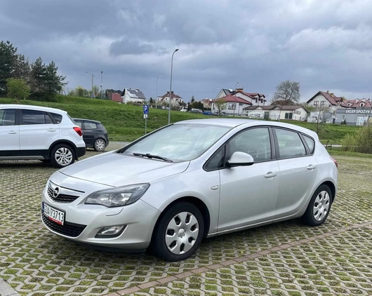 Opel Astra cena 20000 przebieg: 214000, rok produkcji 2013 z Gdańsk małe 137